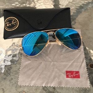 Blue Ray-Ban Polarized Sunglasses